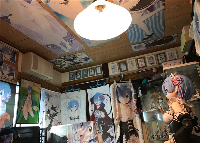 Rồi poster, không thiếu một thứ gì...