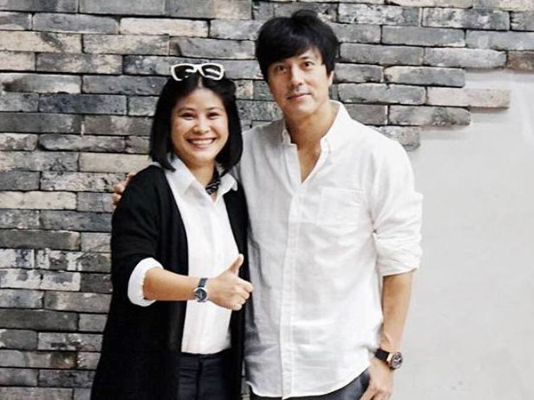 Nhà sản xuất Nguyễn Hoàng Hạnh Nhân bên nam diễn viên Han Jae Suk. ẢNH: FBNV