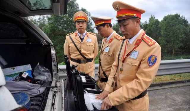 Trang thiết bị, ống thổi nồng độ cồn được trang bị đầy đủ, đảm bảo đúng quy trình, vệ sinh.