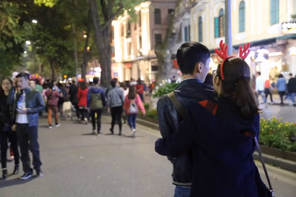 Miền Bắc chuyển rét dịp Giáng Sinh, các F.A đã tìm thấy vòng tay ấm áp nào chưa? ảnh 1