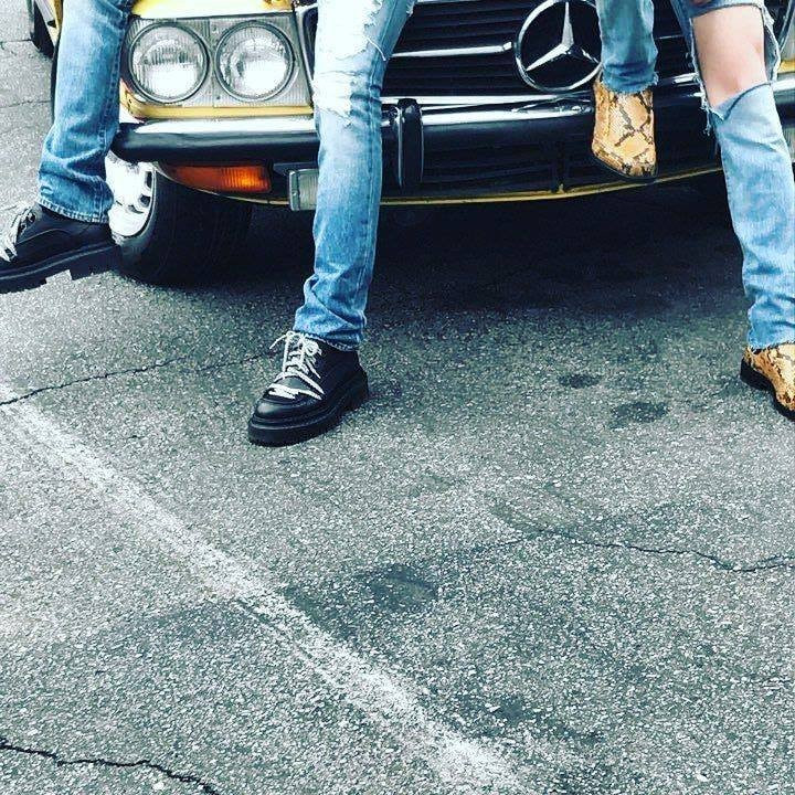 Sehun úp mở về sản phẩm mới trên Instagram. Sehun úp mở về sản phẩm mới trên Instagram.