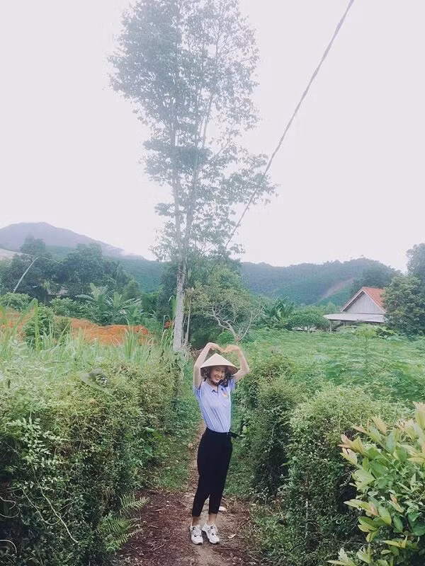 "Rụng tim" trước nét đẹp dịu dàng của nữ sinh Huế tại vòng sơ khảo "Hoa Khôi Sinh Viên 2018" ảnh 1