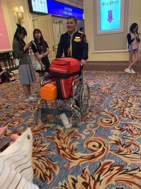 Hình ảnh được cho là xe lăn và các thiết bị y tế được mang đến để chăm sóc sức khỏe cho Jennie.