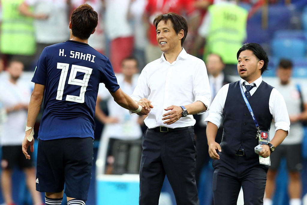 Ông Nishino thừa nhận màn trình diễn của ĐT Nhật Bản trước Ba Lan khiến mình không hạnh phúc dù cười sau trận. Ảnh: Getty.