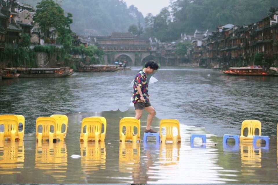 Đích thị là Phượng Hoàng Cổ Trấn rồi!