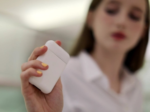 Hộp đựng ống hút Penna rất nhỏ gọn, dễ mang theo người.