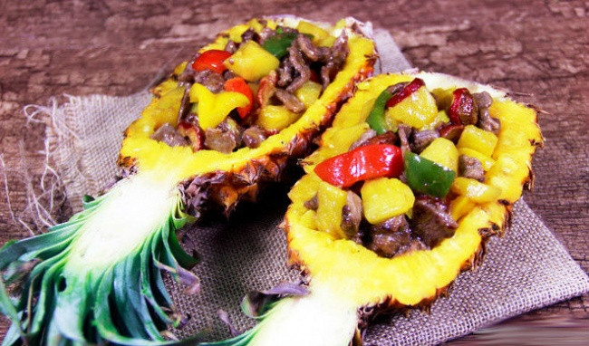 Bò xào trái dứa