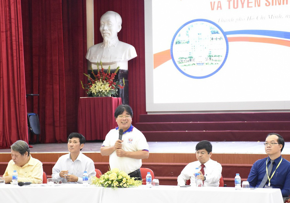 PGS.TS Đỗ Văn Dũng, hiệu trưởng trường ĐH Sư phạm Kỹ thuật TPHCM chia sẻ những thông tin nhà trường sẽ triển khai năm 2019. (Ảnh: Lộc Thiên)