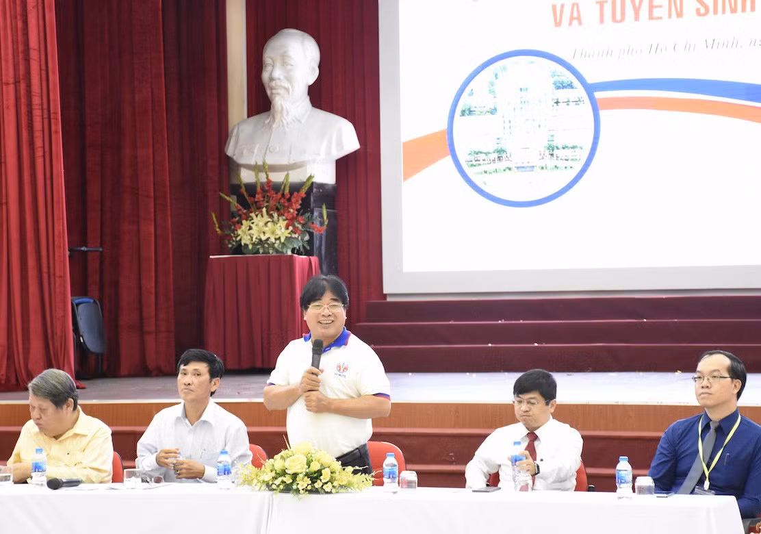 PGS.TS Đỗ Văn Dũng, hiệu trưởng trường ĐH Sư phạm Kỹ thuật TPHCM chia sẻ những thông tin nhà trường sẽ triển khai năm 2019. (Ảnh: Lộc Thiên)