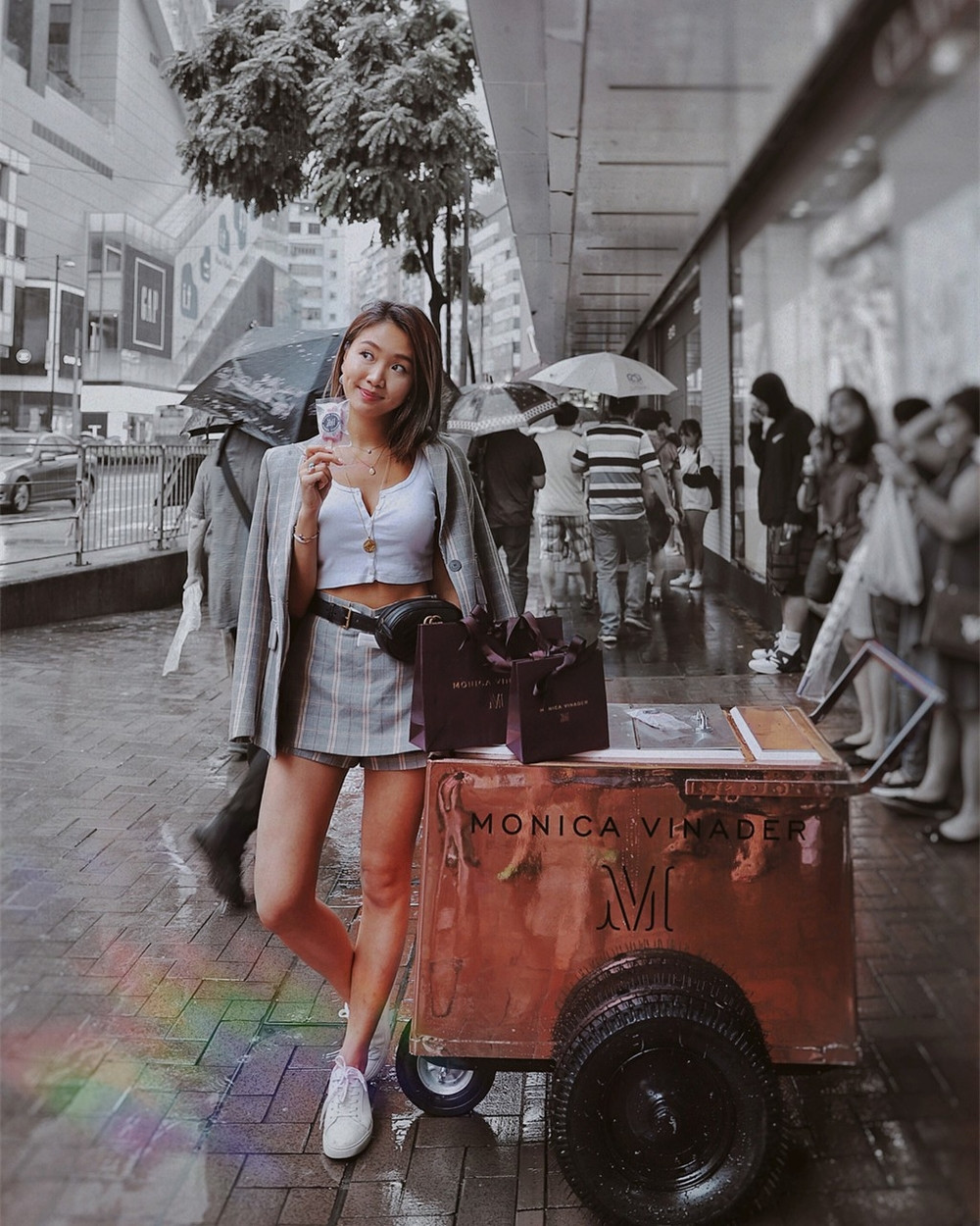 Cô nàng cực kì xinh đẹp, vẻ đẹp khỏe khoắn.