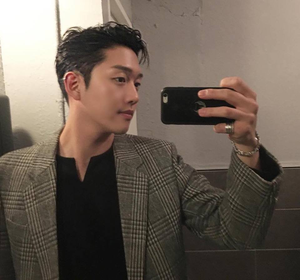 Bạn trai cũ của Hara được khen đẹp như diễn viên