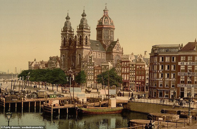 Nhà thờ St Nicholas ở Amsterdam, Hà Lan.