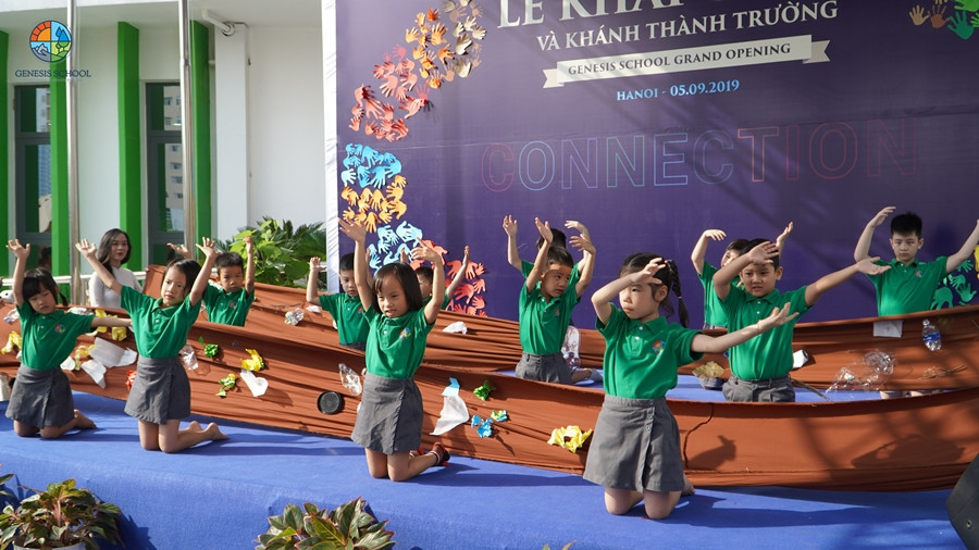 Những tiết mục văn nghệ do tween Genesis chuẩn bị giúp buổi lễ trở nên thú vị và ý nghĩa hơn.