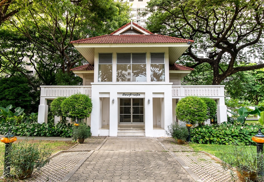 Nhiều tòa nhà pha lẫn nét hiện đại và kiến trúc đặc trưng của Thái Lan. (Ảnh: Link Chong)