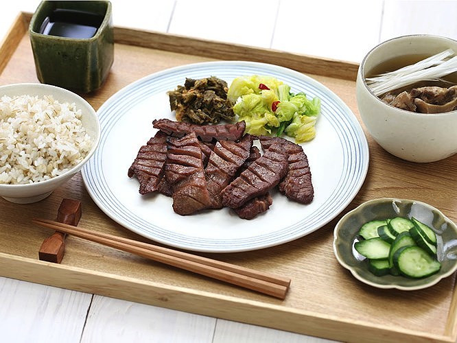 Gyūtan là món lưỡi bò nướng, có nguồn gốc ở Sendai. Gyūtan thường được dùng với cơm hoặc dưa chua. Tại các khu vực khác của Nhật Bản, lưỡi bò thường có tên trong thực đơn các quán nướng của Nhật Bản.