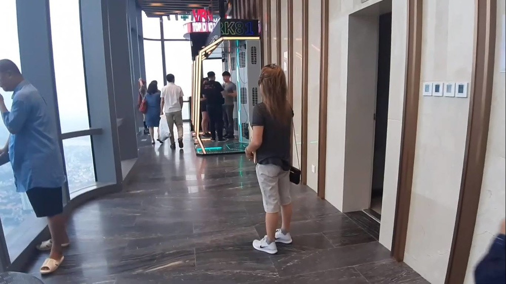 Tòa nhà cao nhất Đông Nam Á chính thức khai trương đài quan sát, thu hút nhiều lượt khách ghé thăm.