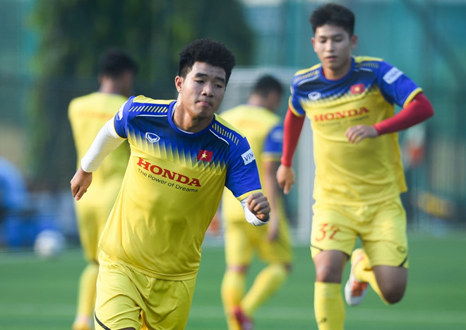 Hà Đức Chinh trong buổi luyện tập cùng đội U22. Ảnh: Thế Anh.