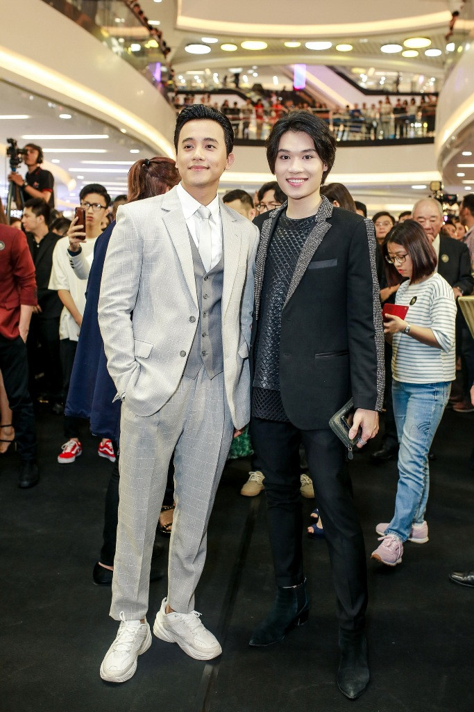 Quang Trung là nhân tố thú vị trong phim góp phần thúc đẩy mối quan hệ giữa Mỹ Tâm và Mai Tài Phến. Chính sự duyên dáng, hài hước vừa đủ trong phim đã khiến anh nhận khá nhiều lời khen trong vai diễn lần này sau khi buổi công chiếu kết thúc.