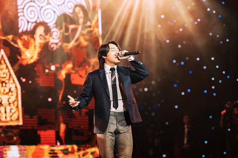 Một Sơn Tùng M-TP trưởng thành hơn với kiểu đầu của những thanh niên thời 8x, có ai nghĩ đến ca sĩ Đan Trường không nhỉ?