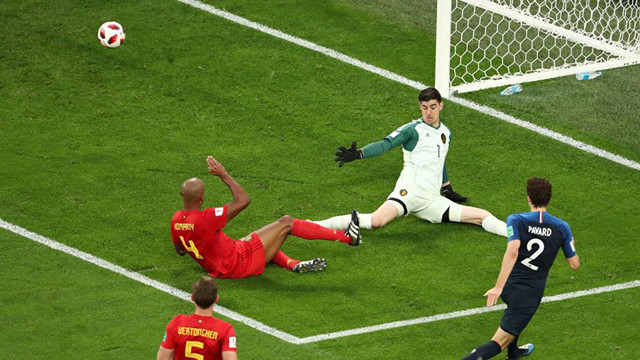 Thibaut Courtois là thủ môn có nhiều pha cứu thua nhất (27 lần) và được trao danh hiệu “Găng tay vàng”.