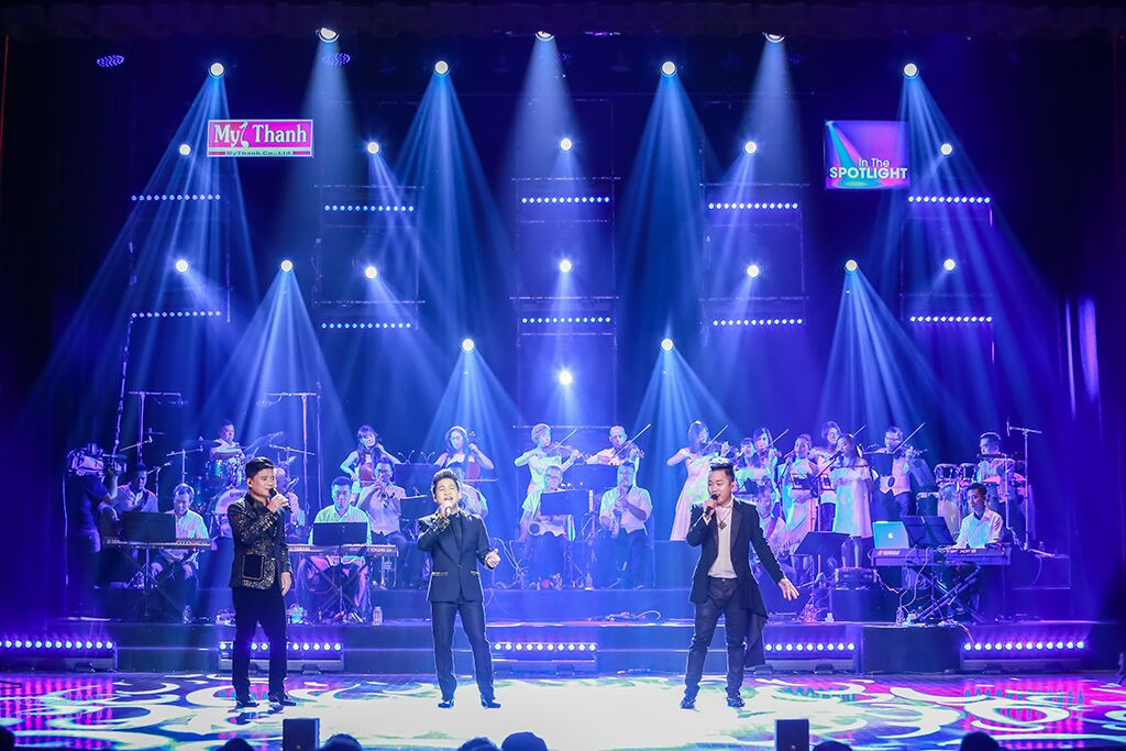 Đêm nhạc nhiều cảm xúc với sắc Xuân từ giọng ca của Tấn Minh - Tùng Dương - Trọng Tấn.