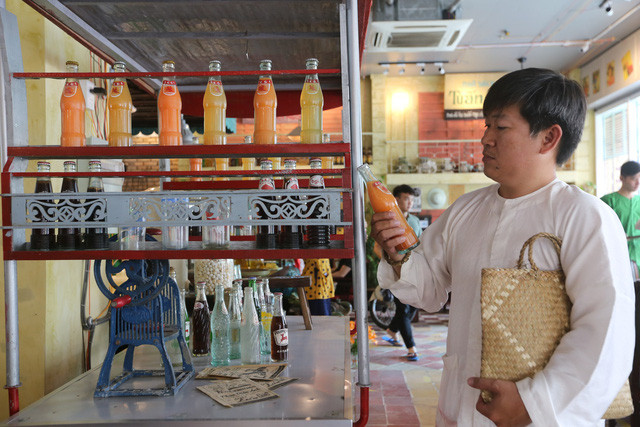 Quầy bán nước vỉa hè với những nhãn hiệu nổi tiếng trước đây.