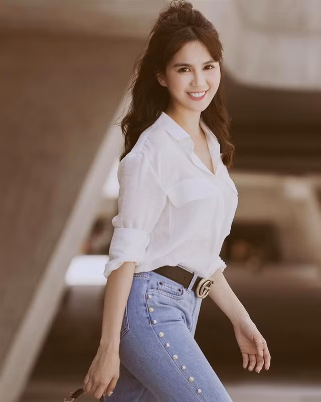 Sau những nỗ lực của mình, Ngọc Trinh đang dần cởi bỏ những định kiến của khán giả dành cho mình rằng cô chỉ là một bình hoa di động.