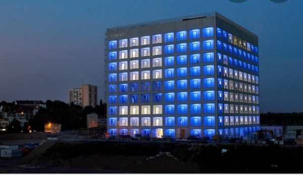 Thư viện Stuttgart có cấu trúc khối lập phương độc đáo.