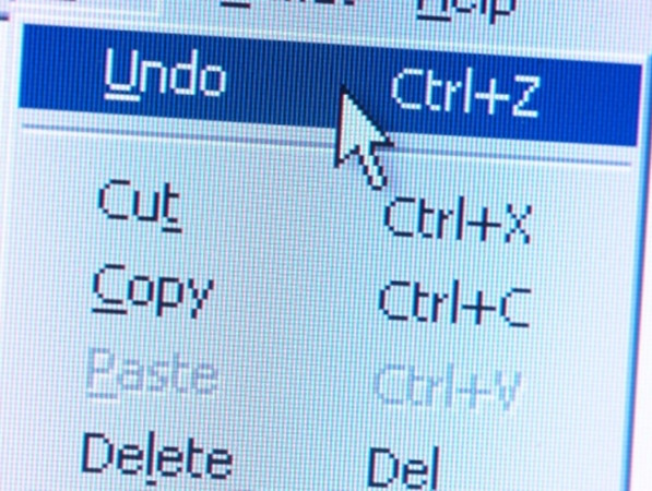 Cuộc sống không có nút quay ngược lại, hoặc “hủy thực hiện”, nên không ai tránh khỏi hối hận.