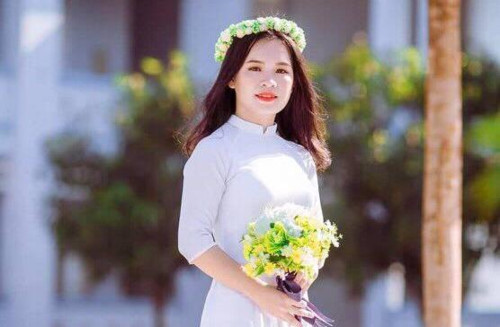 Nữ sinh Vi Hồng Hà Sương.