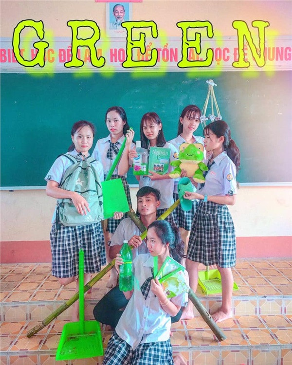 Khi bạn không có món đồ nào màu xanh lá, bạn có thể mang thú bông từ nhà đi. (Ảnh: T.H.Nhi)