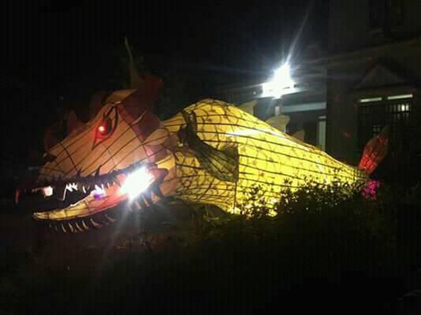 Linh vật &quot;cá chép hóa rồng&quot;. Ảnh: Trần Huy.