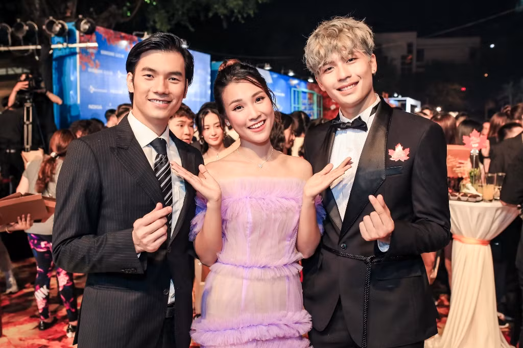 Hoàng Oanh vướng vào câu chuyện tình tay ba bên Nhan Phúc Vinh và Trần Quốc Anh trong Ước hẹn màu thu.