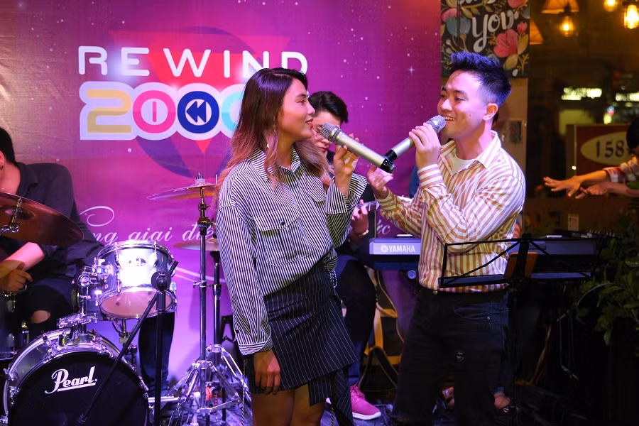 Đêm nhạc có sự góp mặt của Hiền Mai – Á quân The Voice 2017 và ”thầy giáo hot boy” Minh Quân Idol.