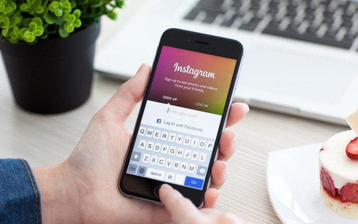 Update mới của Instagram khiến cộng đồng mạng xôn xao. Update mới của Instagram khiến cộng đồng mạng xôn xao.