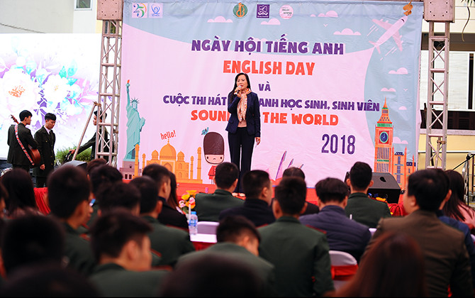 PGS.TS. Ngô Minh Thủy, Phó Hiệu trưởng trường ĐH Ngoại ngữ - ĐHQG Hà Nội phát biểu khai mạc chương trình.