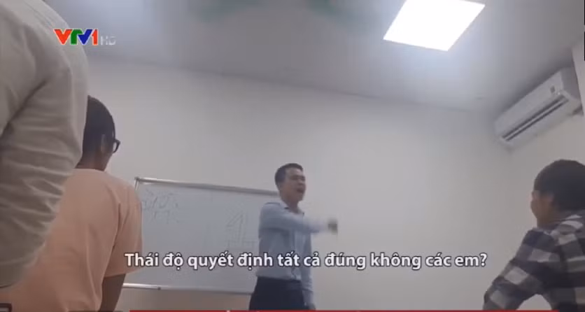 Trung tâm Tiếng Anh không dạy học ngoại ngữ mà lại thuyết giảng về đa cấp, cách làm giàu.