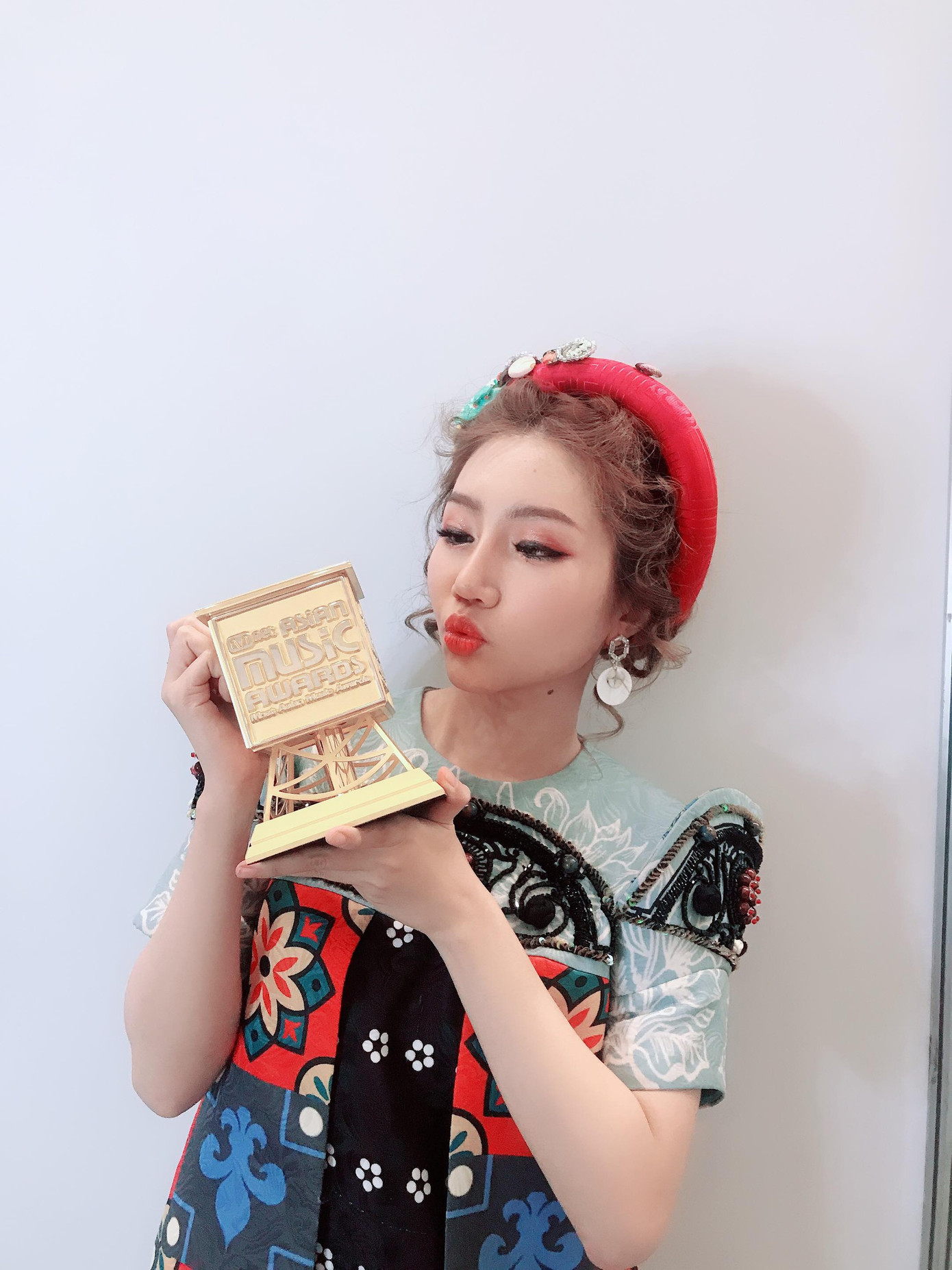 Đại diện của Việt Nam - ca sĩ Orange chiến thắng trong hạng mục