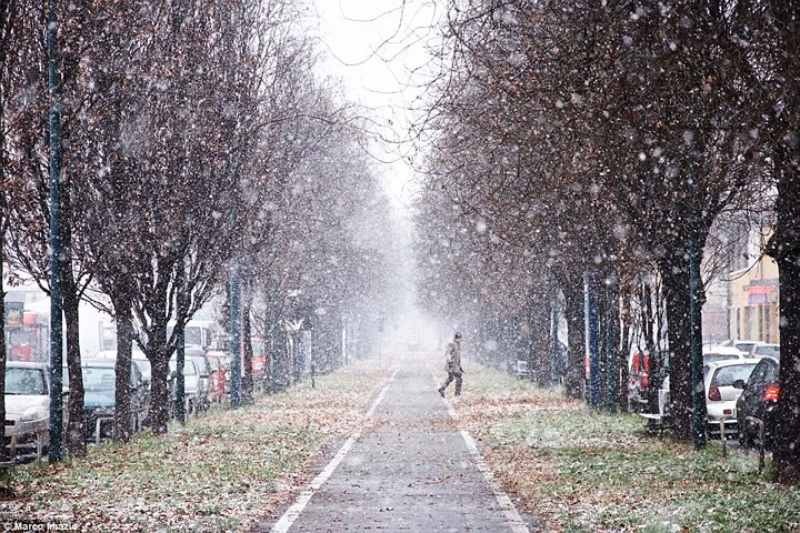 Tác phẩm “Áo tuyết trắng” của tác giả Marco Imazio ghi lại hình ảnh mùa Đông lạnh giá ở Torino, Italy.