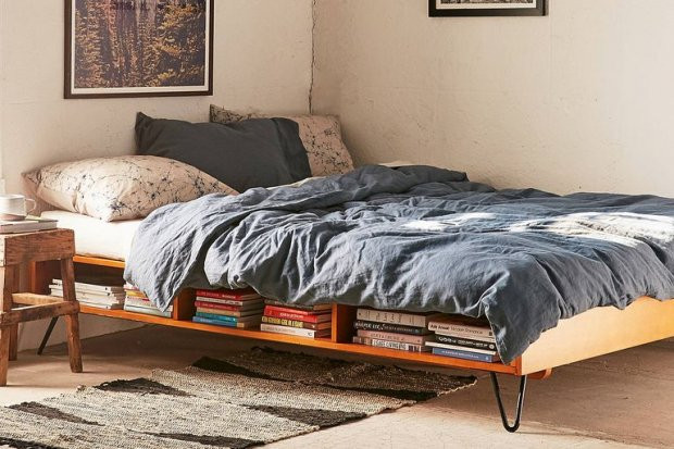 Nếu là người thích đọc sách thì đây là gợi ý tuyệt vời cho bạn. Một sự tích hợp giữa gường ngủ và giá sách độc đáo nơi bạn có thể chứa vài chục cuốn sách cho mình.