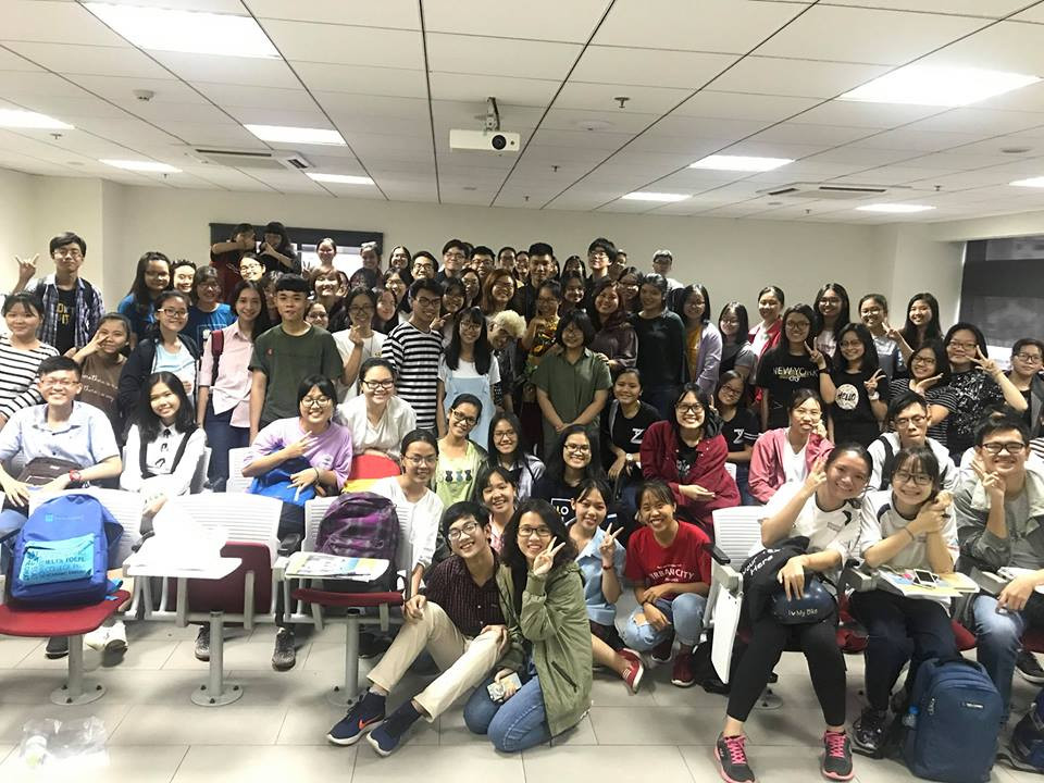 Cùng chụp ảnh kỉ niệm lưu lại khoảnh khắc đáng nhớ cùng những 