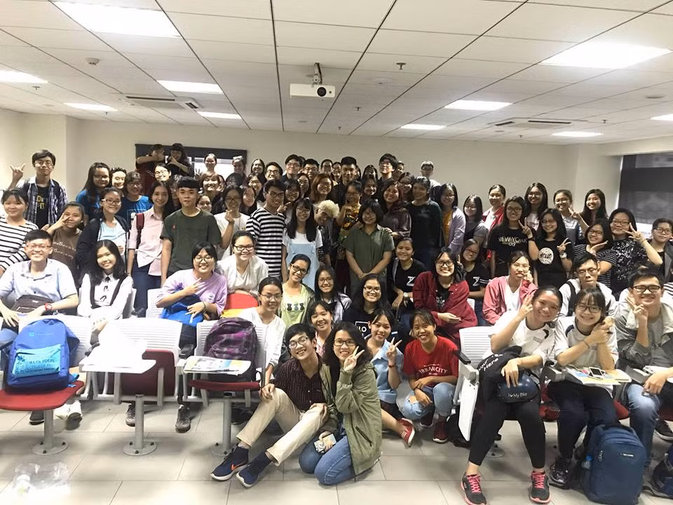 Cùng chụp ảnh kỉ niệm lưu lại khoảnh khắc đáng nhớ cùng những 