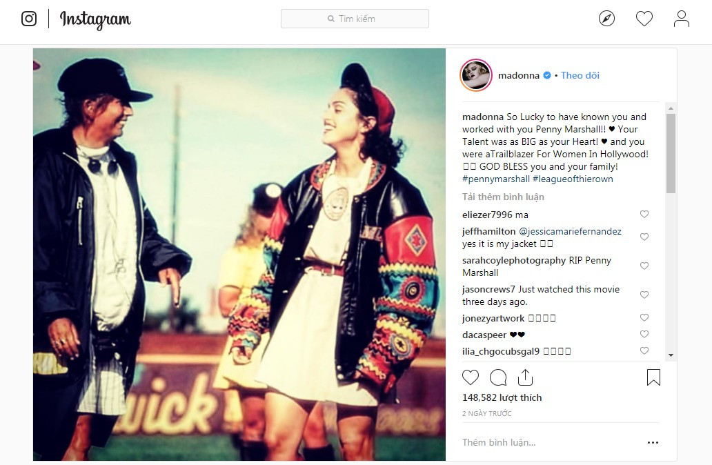 Madonna đã bày tỏ lòng thương tiếc của mình đến Penny Marshall, đạo diễn của bộ phim 