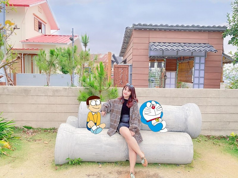 Sân bóng nơi Nobia thường xuyên gác chân nằm ngủ.