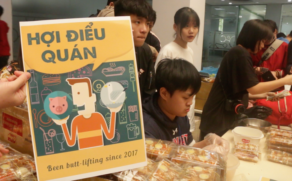 Hợi Điểu quán bán bánh tráng ngon, sạch.