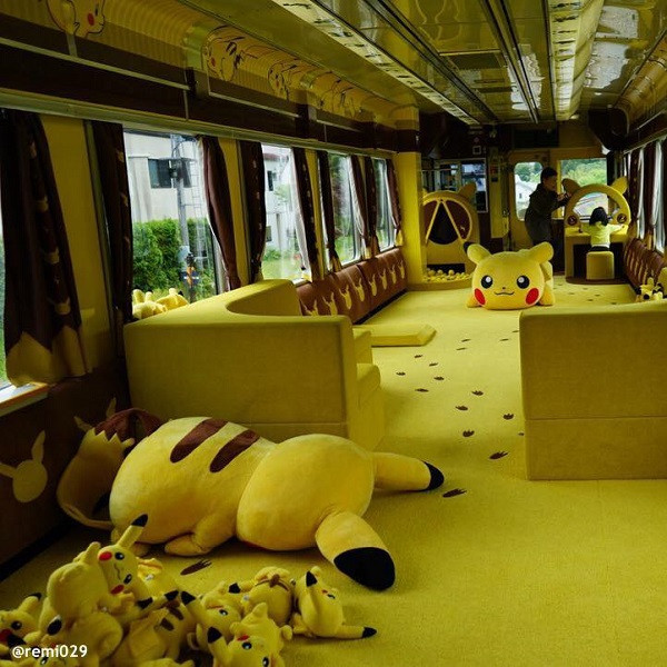 Phòng trò chơi gia đình ở trên tàu với nhiều trò chơi thú vị.