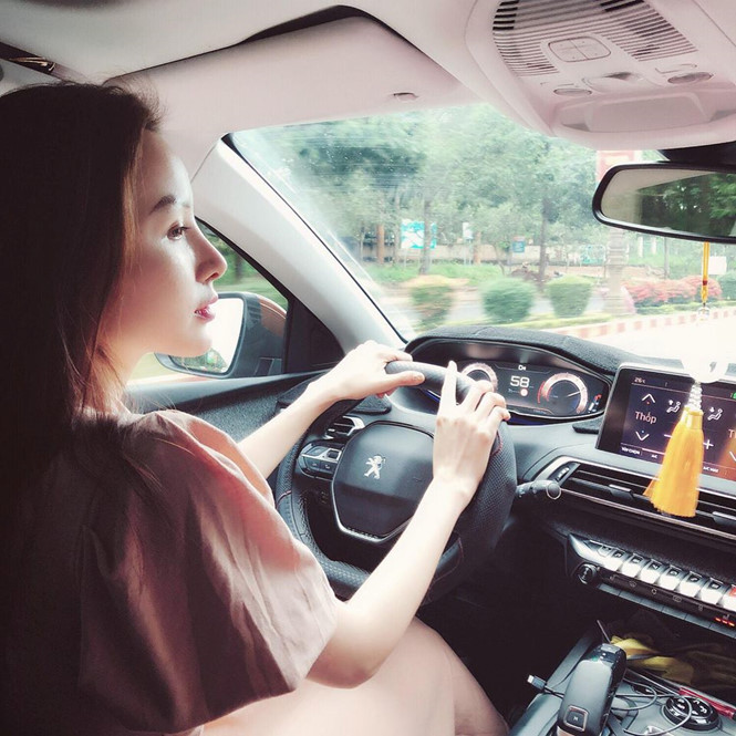 &quot;Ở nhà mấy triệu đô mà tôi còn bỏ được thì 40.000 đô đối với tôi có thành vấn đề không?&quot;, Diễm Hương nói. ẢNH: FBNV