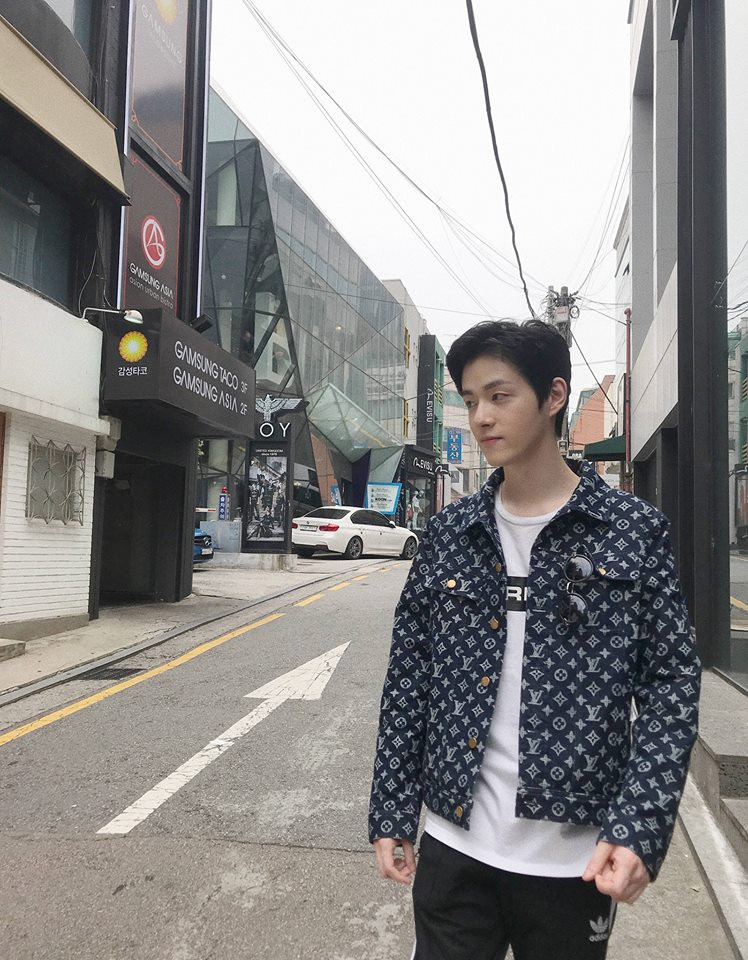 Chàng soái ca được cho là em trai của Vương Tư Thông.