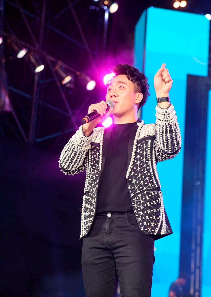 MC Trấn Thành hoạt ngôn dẫn dắt sự kiện.