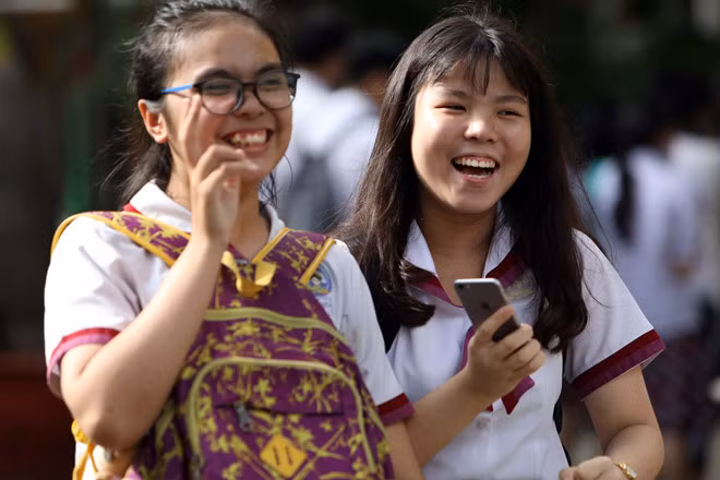 Phần lớn các thí sinh đều có tâm lý hết sức thoải mái sau 2 ngày thi THPT quốc gia. Ảnh: Ngọc Dương.